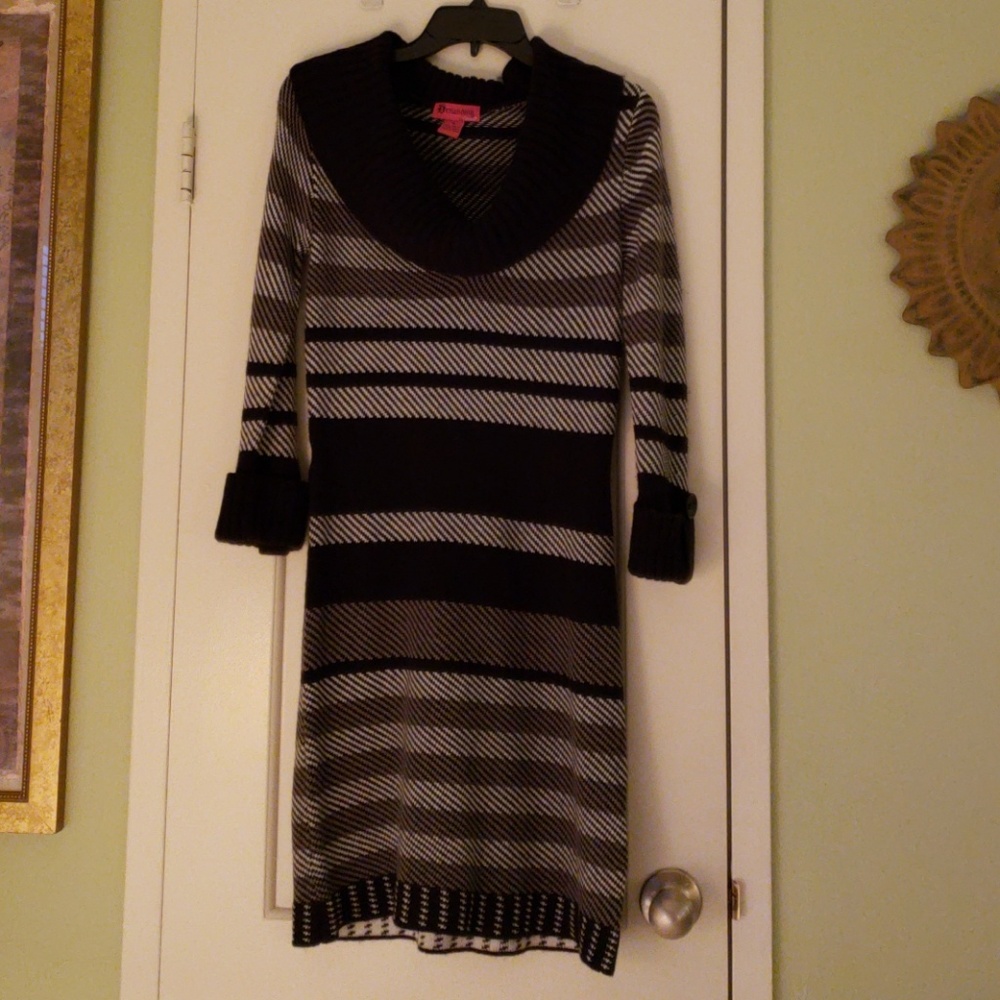 Black, white & Gray Sweater dress (M)